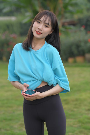 日本丰满少妇裸体慰术照